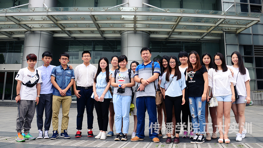 刘一儒老师带领全体正大电视台工作人员参观南昌市广电局